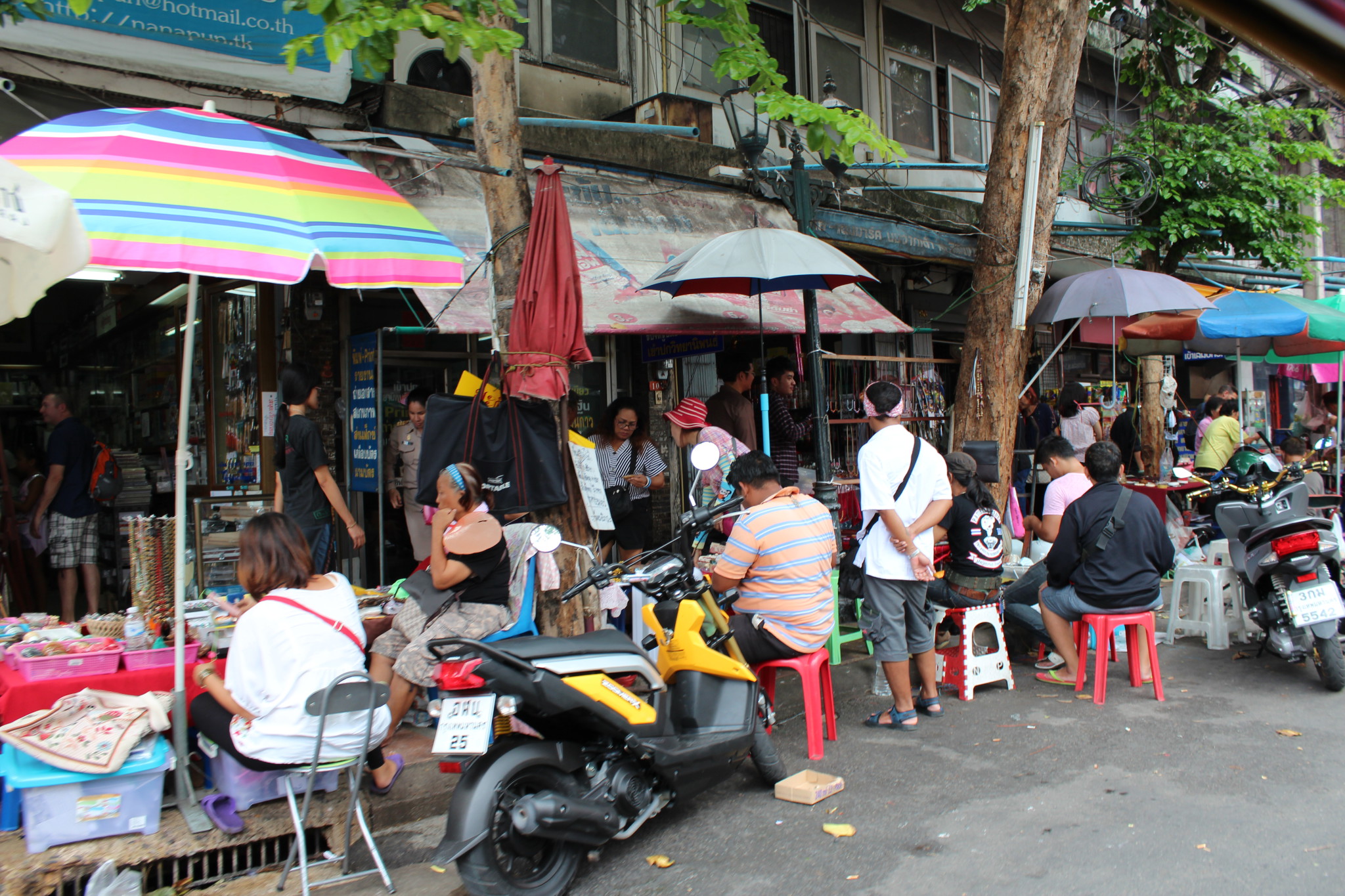 Street life in Bangkok Old Town