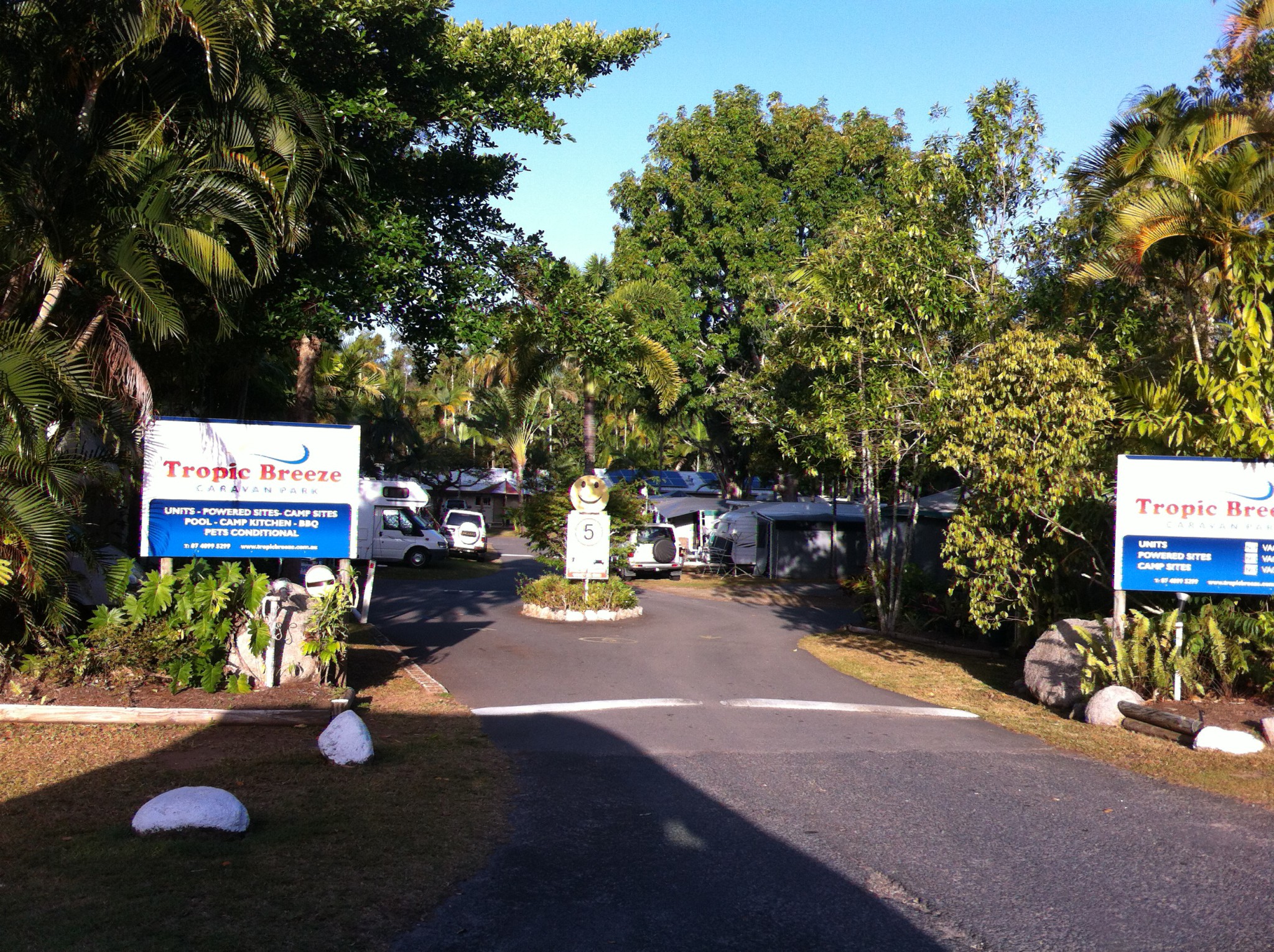 Tropic Breeze Holiday Park, Port Douglas Tropic Breeze Holiday Park, Port Douglas