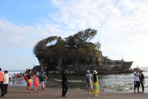 Walking to Pura Tanat Lot, Bali