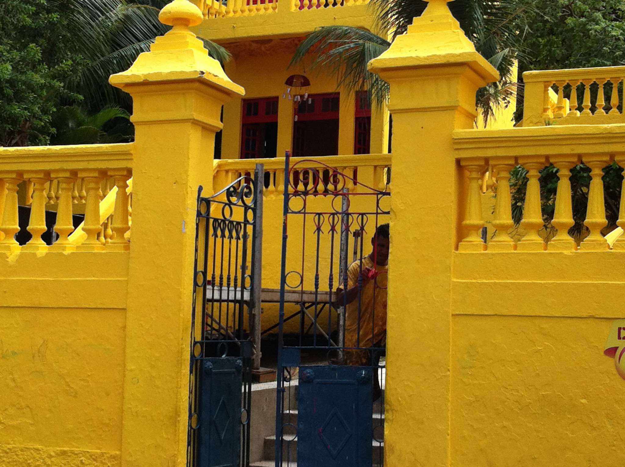 Olinda Carnival painting the gate