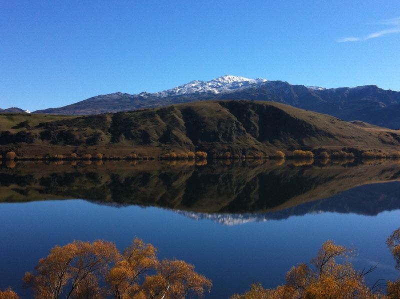 Lake Hayes and mountains