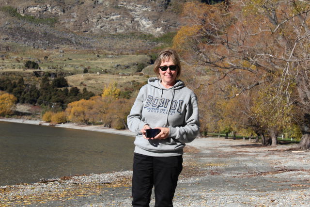 Walking on Glendhu Beach