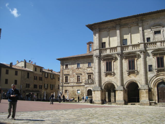 Agriturismo holiday in Tuscany Capitoni Pienza plaza