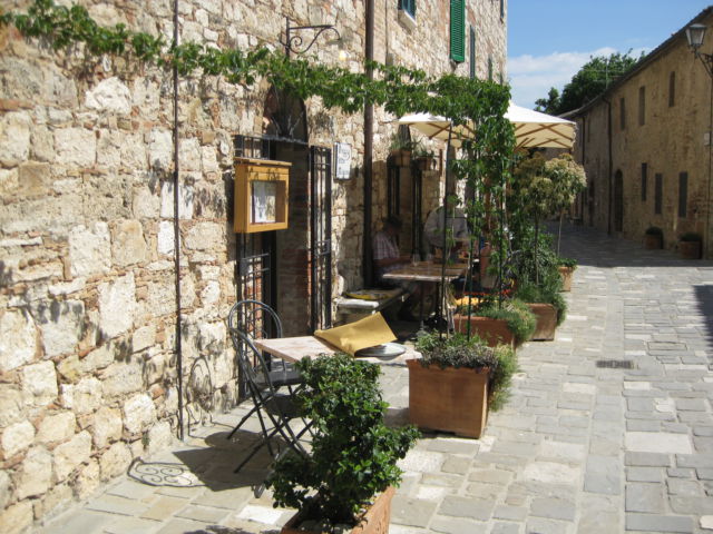 Bagno Vignoni street