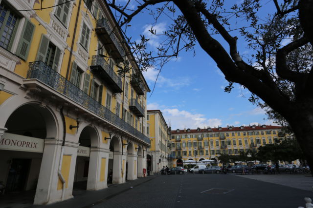 Nice in one day: a Nice square 