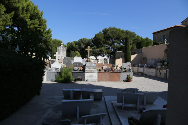 Walking around Cap-Ferrat, Cimetiere Belge