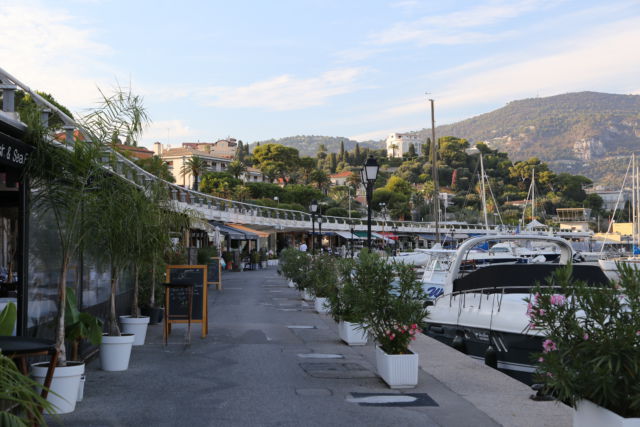 Walking around Cap-Ferrat, Saint-Jean harbor restaurants