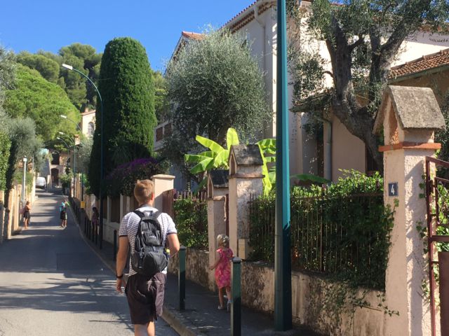 Walking around Cap-Ferrat street view