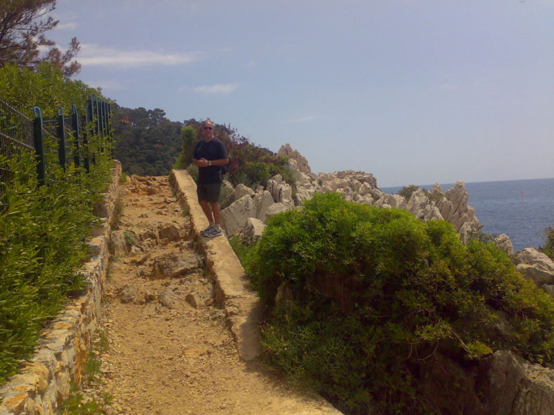 Walking around Cap-Ferrat, the path
