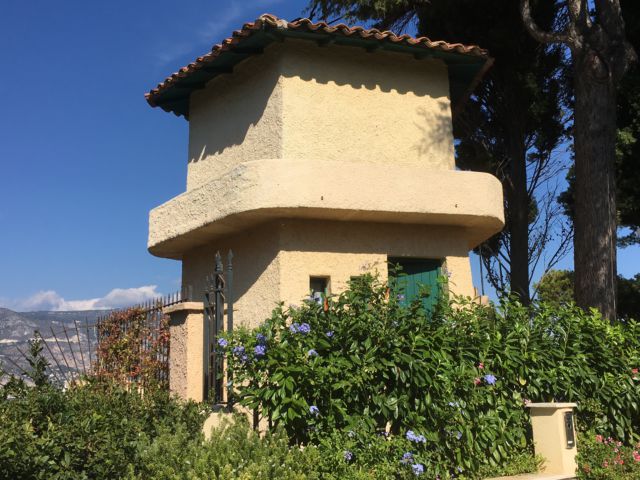 Walk around Cap-Ferrat villa tower