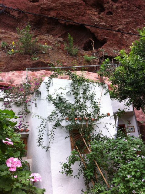 Gran Canaria east coast drive: Cuevas Bermejas