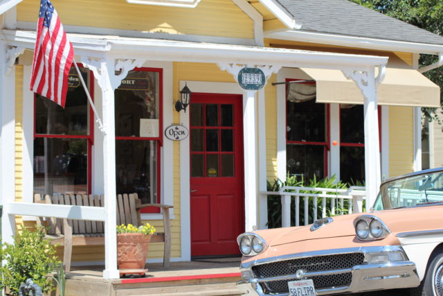 Los Olivos typical house and a car