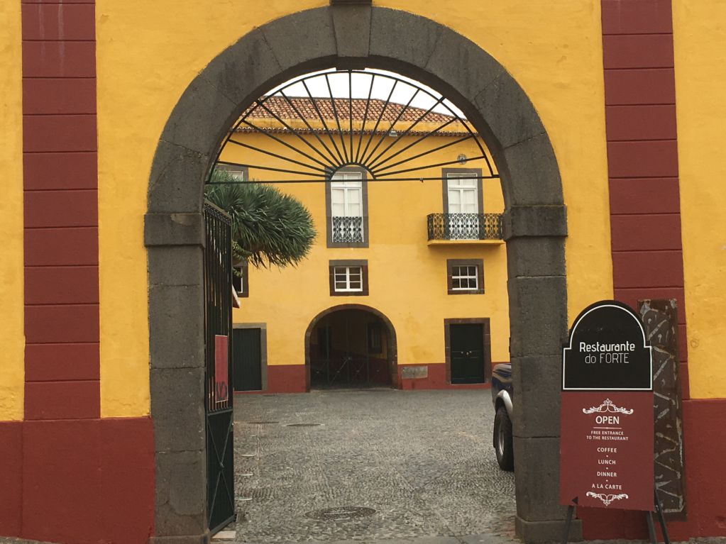Forte de San Tiago gate, Funchal