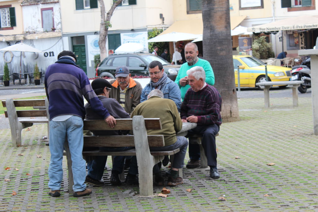 Funchal men playing cards