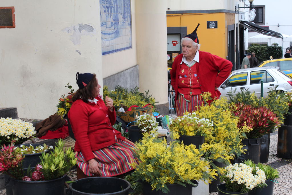 Mercado dos Lavradores flower sellers