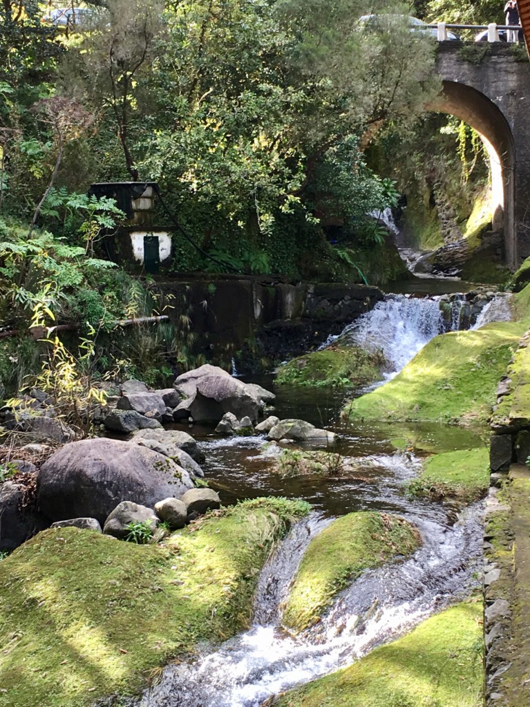 Ribeiro Frio levada walk to Portela