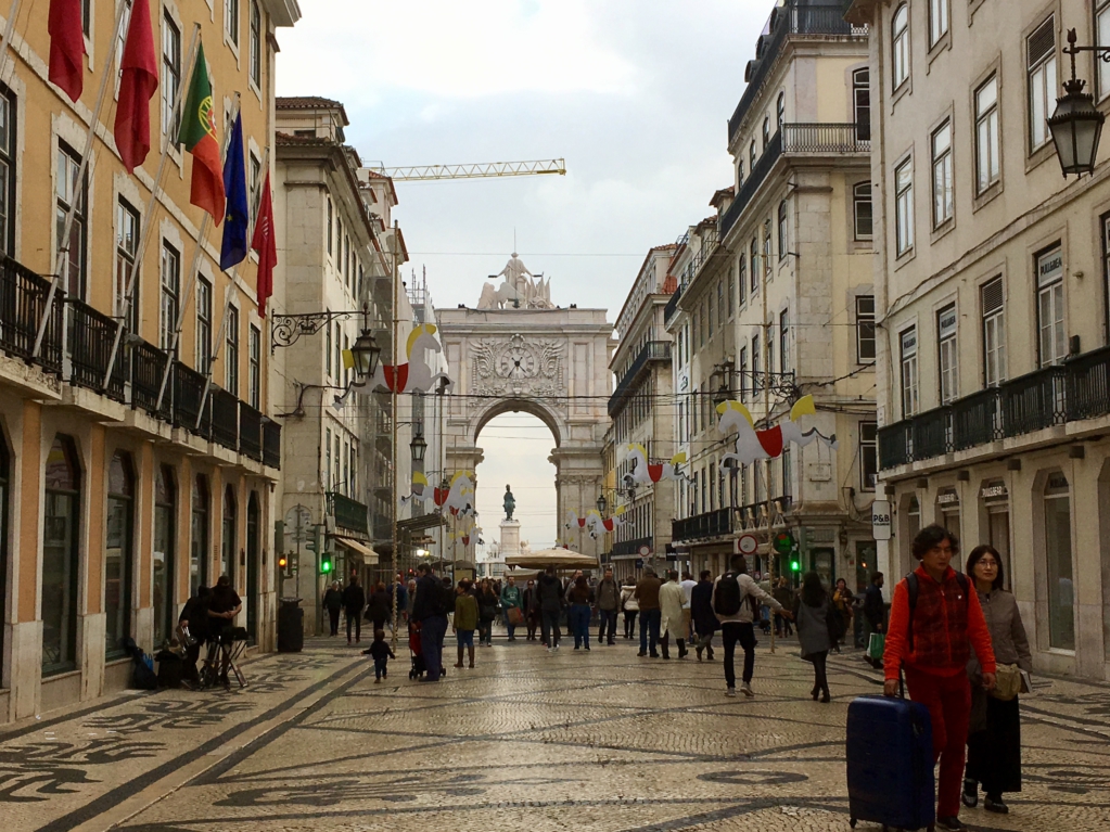 Touring Lisbon on tram 28: Rua Augusta Touring Lisbon on tram 28: Rua Augusta