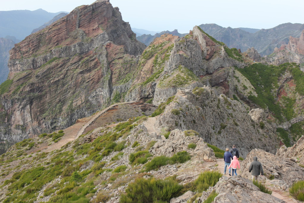 Walking track Pico Ruivo from Pico do Arieiro