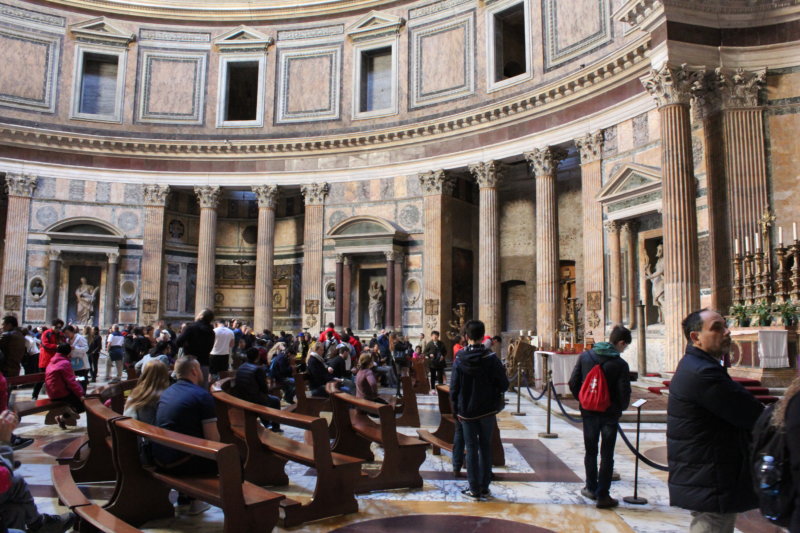 Visiting the Pantheon, Rome Visiting the Pantheon, Rome