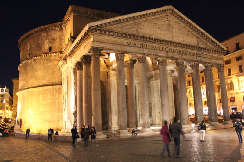 Rome's Centro Storico, Pantheon in evening light Piazza della Rotonda and Pantheon