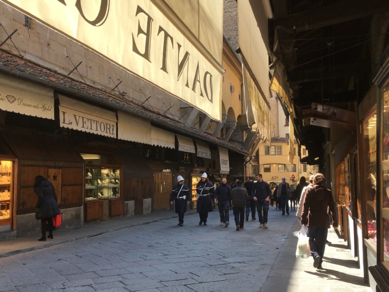Ponte Vecchio gold shops Ponte Vecchio gold shops and walkers
