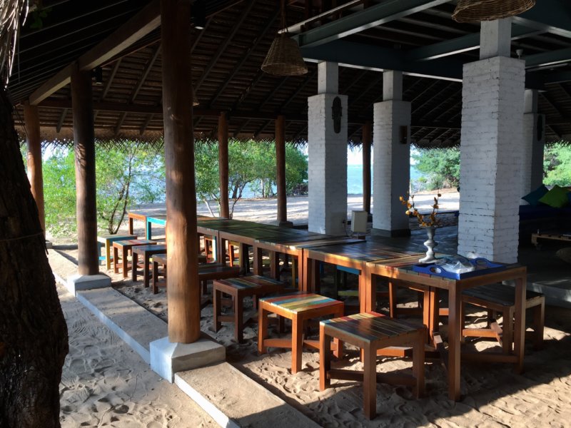 Villa Kalpitiya dining area
