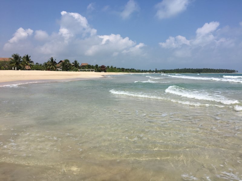 Maalu Maalu Resort beach