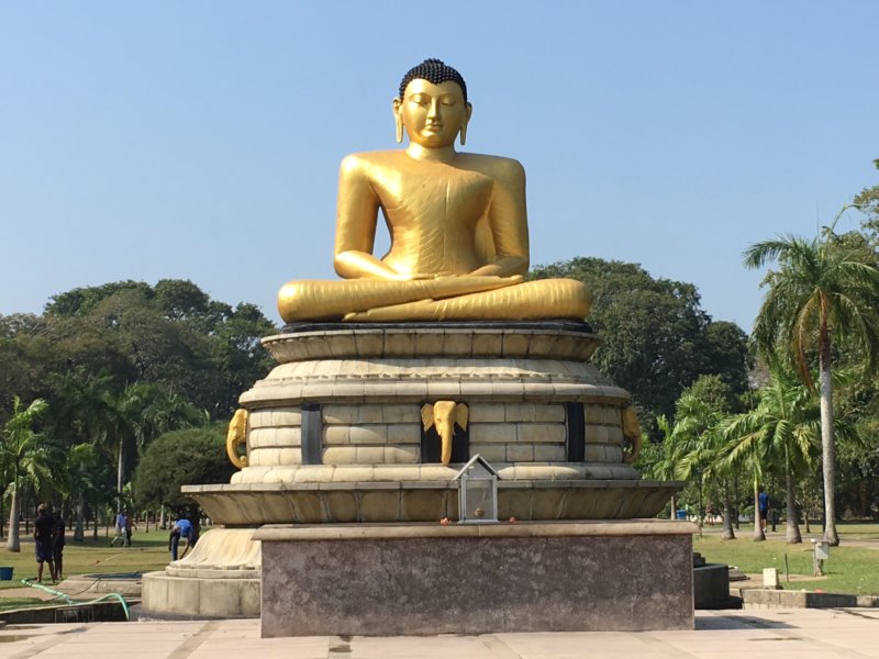 Viharamaha Devi Park Buddha