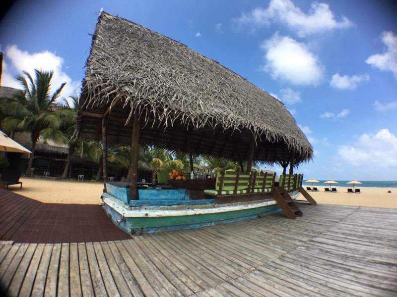 Maalu Maalu Resort pool bar, Passekudah Maalu Maalu Resort beach bar
