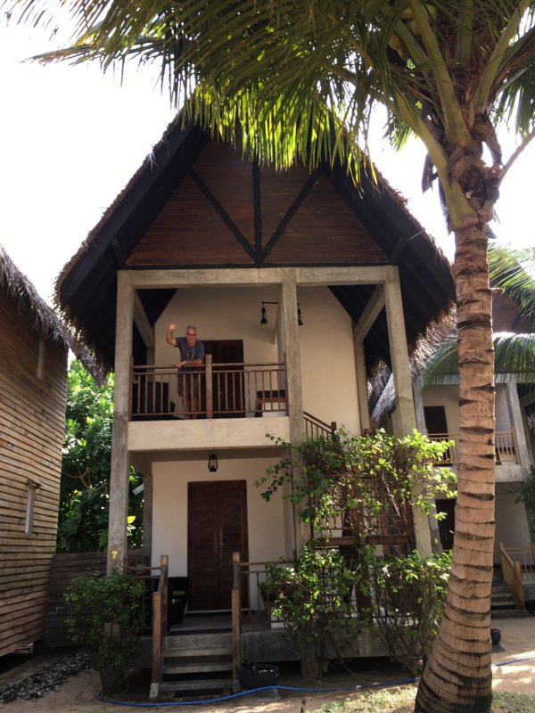 Maalu Maalu Resort chalet, Passekudah Maalu Maalu Resort rooms on poles