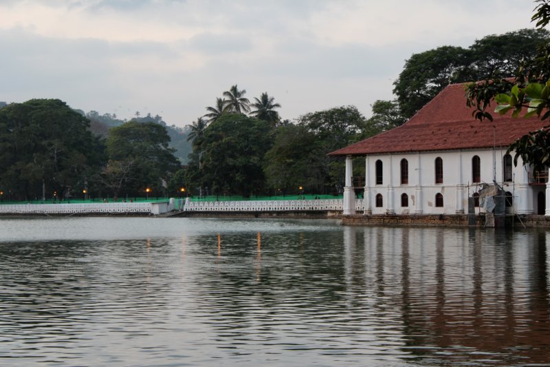 Kandy Lake and the bathhouse Kandy Lake and the bathhouse