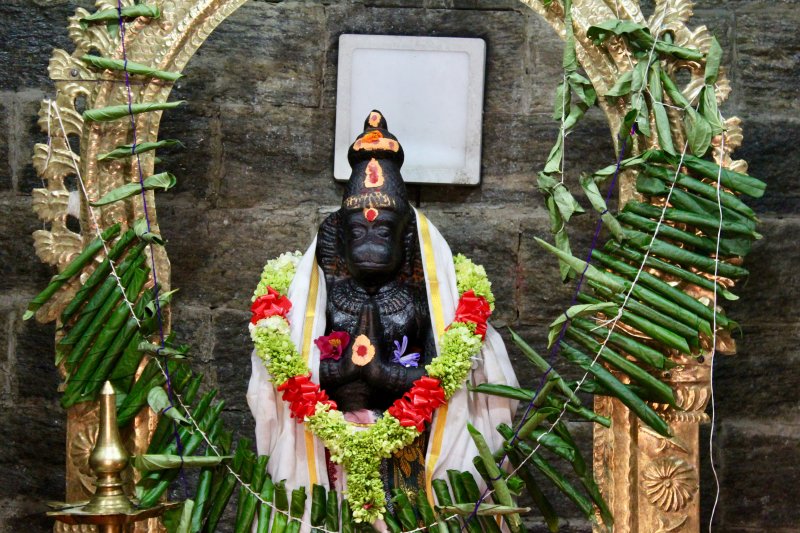 Nuwara Eliya sita temple statue