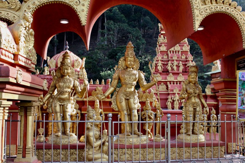 Nuwara Eliya sita temple statues