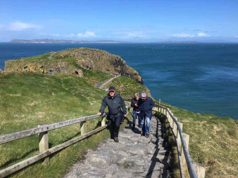 Walk to Carrick-a-Rede rope bridge