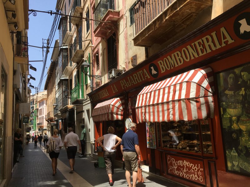 Narrow lane from Can Casayas to old town Old town street, Palma de Mallorca