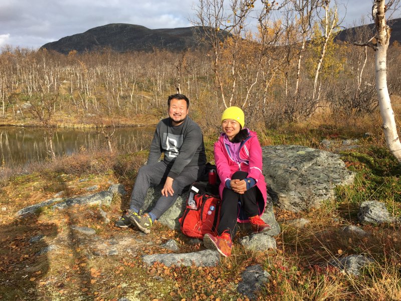 Happy hikers at Kuohkimajärvi hut