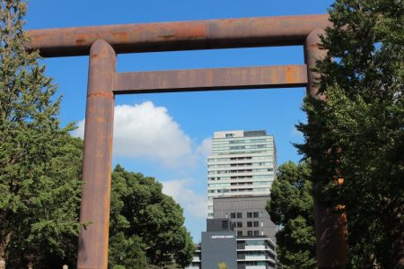 Yasukuni shrine iron gate