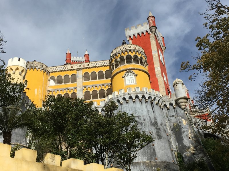 Dreaming about travel: visiting castles and palaces Dreaming about travel: visiting castles and palaces