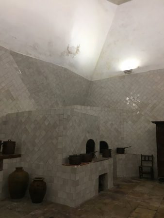 Palaces of Sintra by bus: National Palace kitchen and chimney