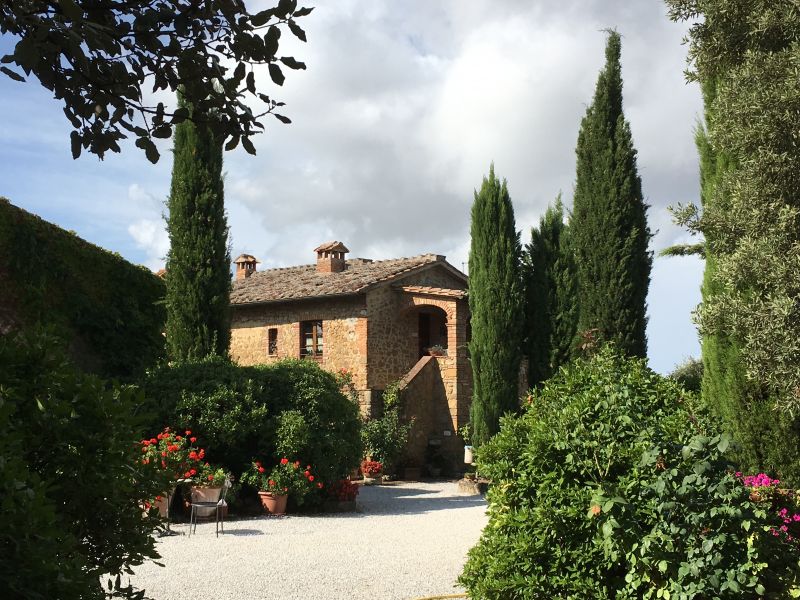 Italy by train and car: Agriturismo La Casa Nuova