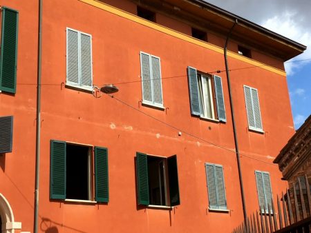 Piazza Santo Stefano townhouse, Bologna