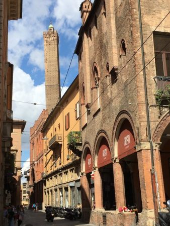 Torre degli Asinelli from Piazza della Mercanzia