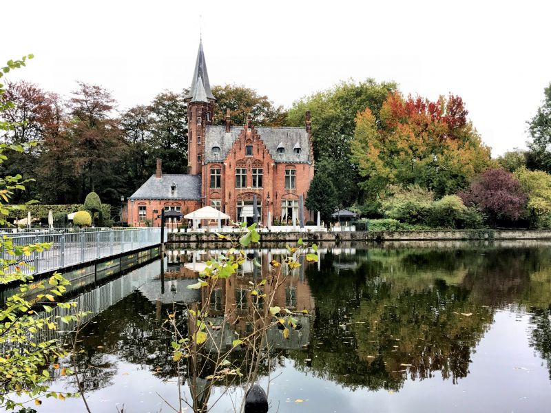 River cruising in Belgium: Kasteel Minnewaterpark, Bruges River cruising in Belgium: Kasteel Minnewaterpark, Bruges