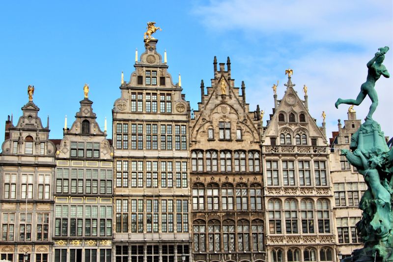 Guildhouses and Brabo fountain, Antwerpen Grote Markt Guildhouses and Brabo fountain, Antwerpen Grote Markt