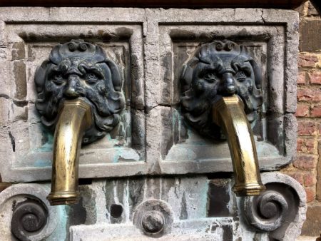 Well in Rubenshuis courtyard