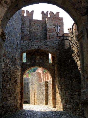 I borghi piu belli d'Italia, Vigoleno gate
