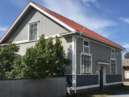 Ostrobothnia road trip in a motorhome: wooden house in Kaskö