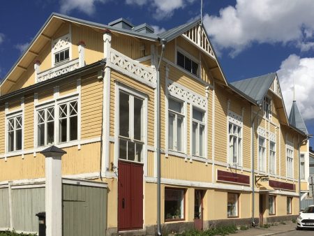 Yellow wooden house in Neristan, Kokkola