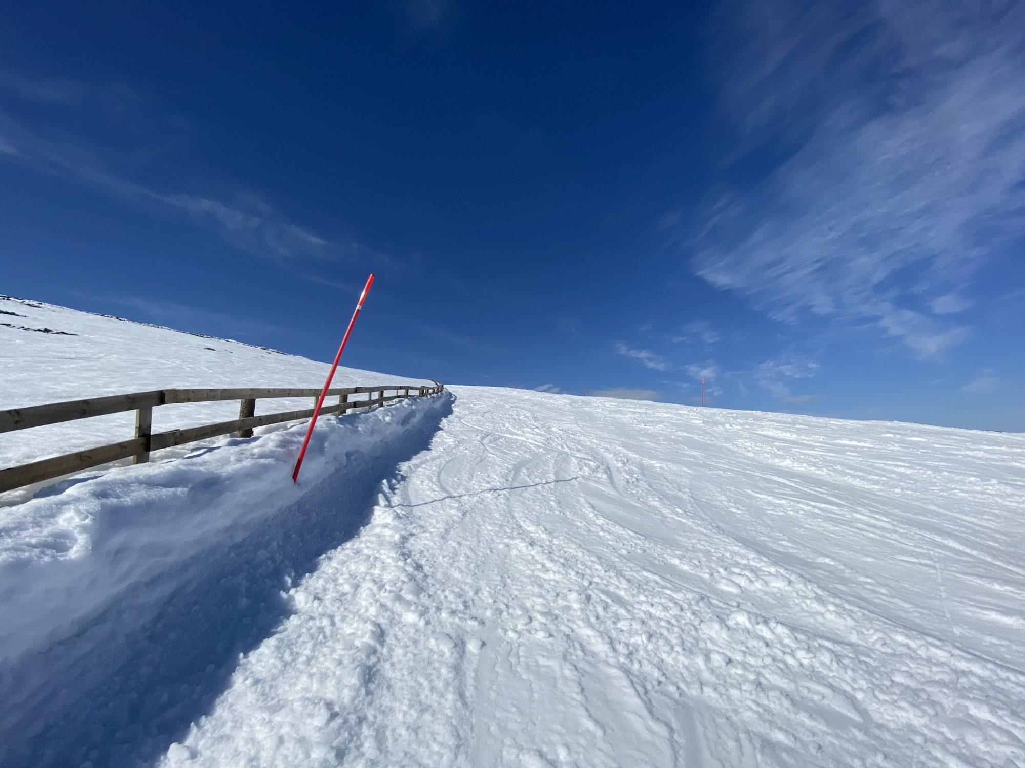Skiing down the fell Arctic beauty: snowdrifts on the fell