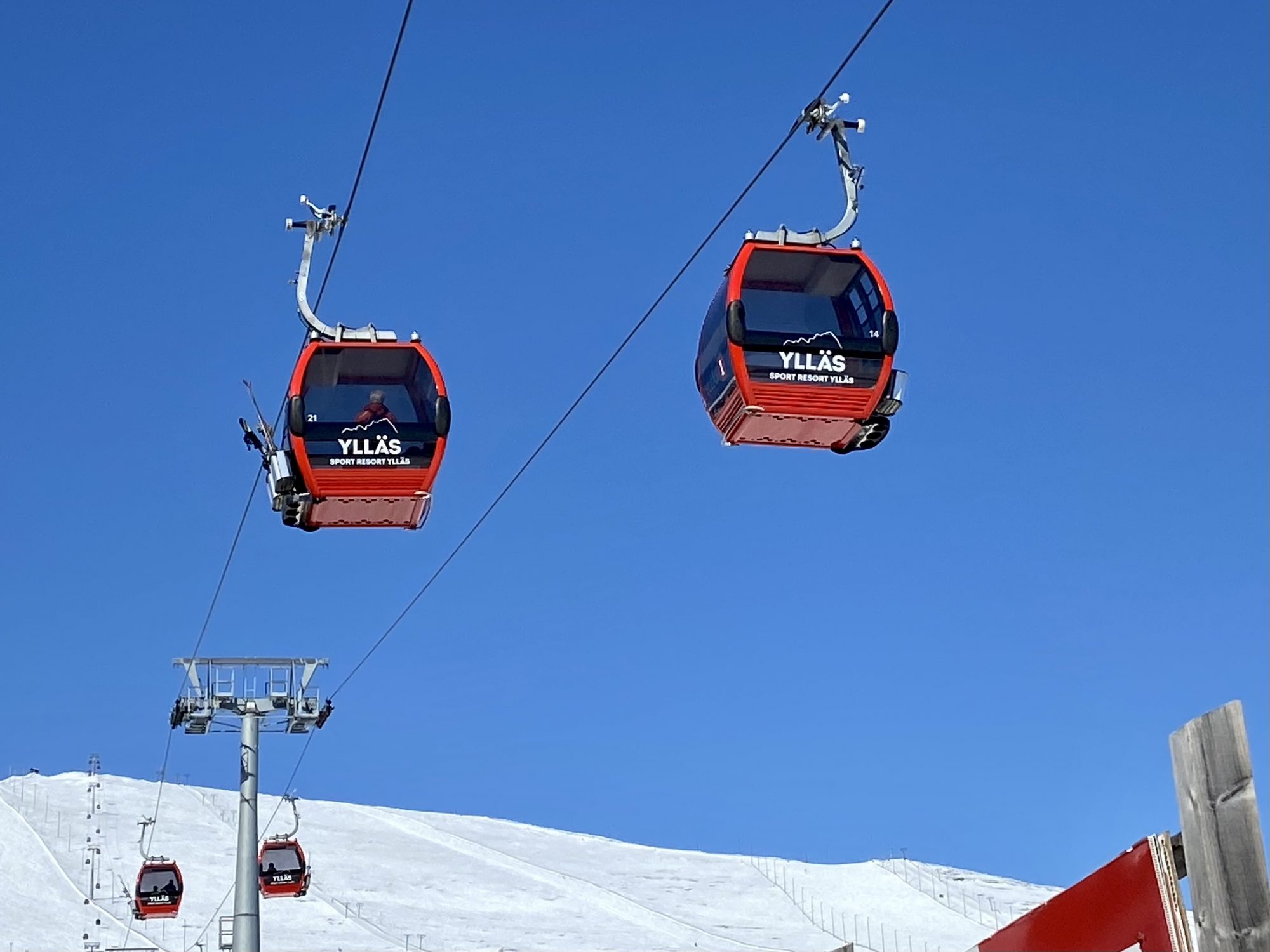 Ylläs gondolas up to the fell Arctic Lapland spring: taking a ski lift to the fell top